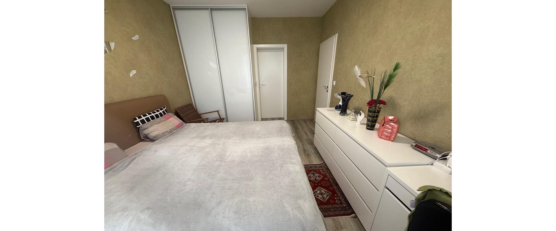 Na predaj kompletne zariadený 3 - izbový byt  - 71,5 m2