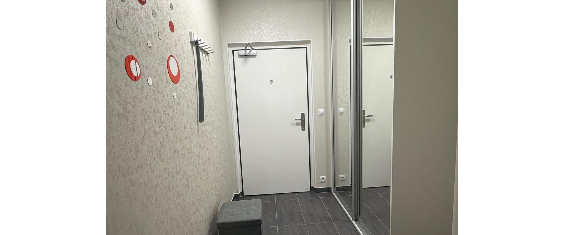 Na predaj kompletne zariadený 3 - izbový byt  - 71,5 m2