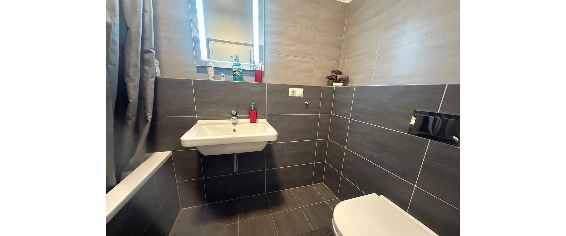 Na predaj kompletne zariadený 3 - izbový byt  - 71,5 m2