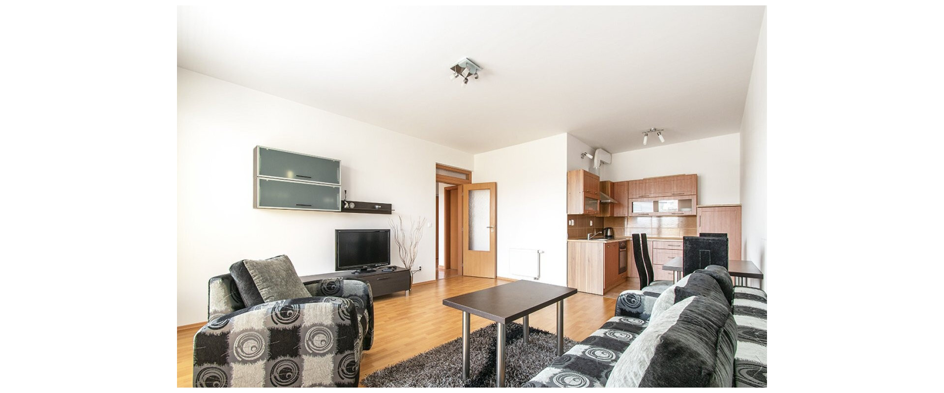 Na prenájom kompletne zariadený  2-izbový byt - 45m2.