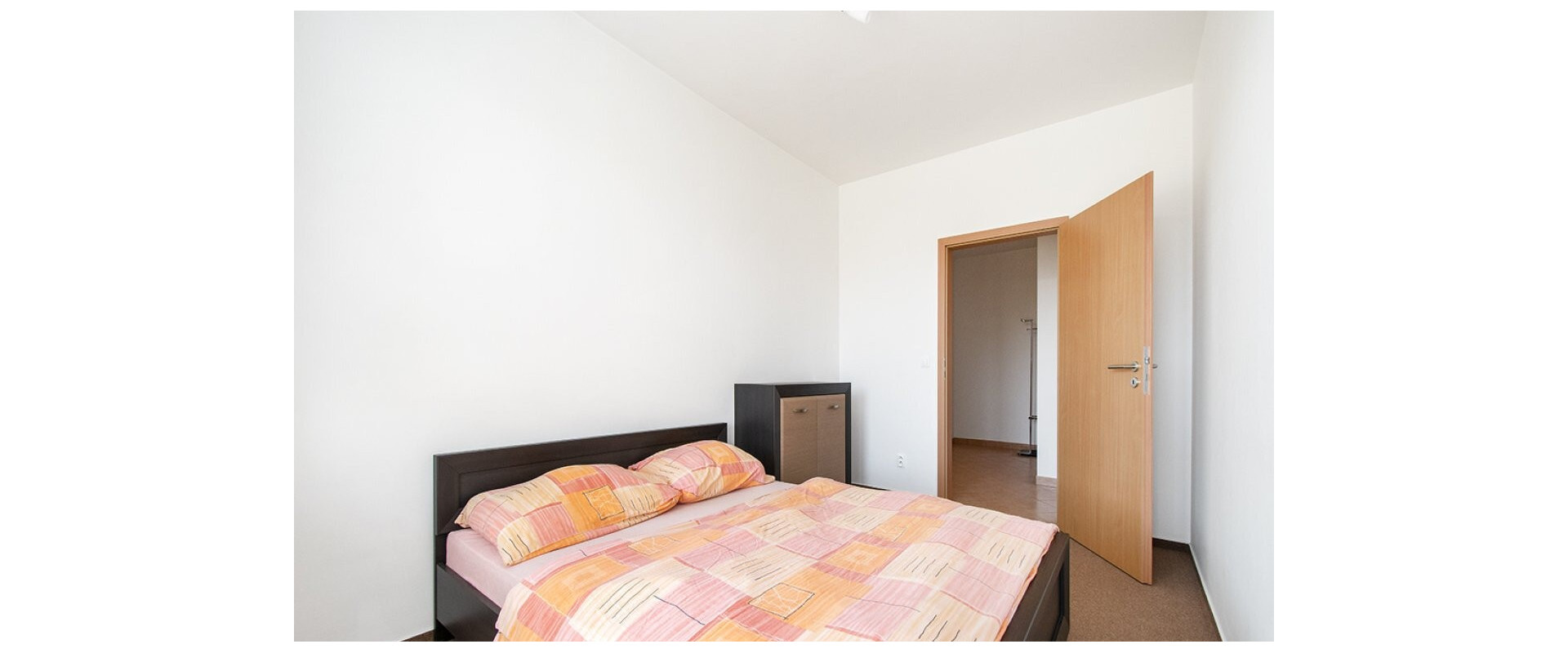 Na prenájom kompletne zariadený  2-izbový byt - 45m2.