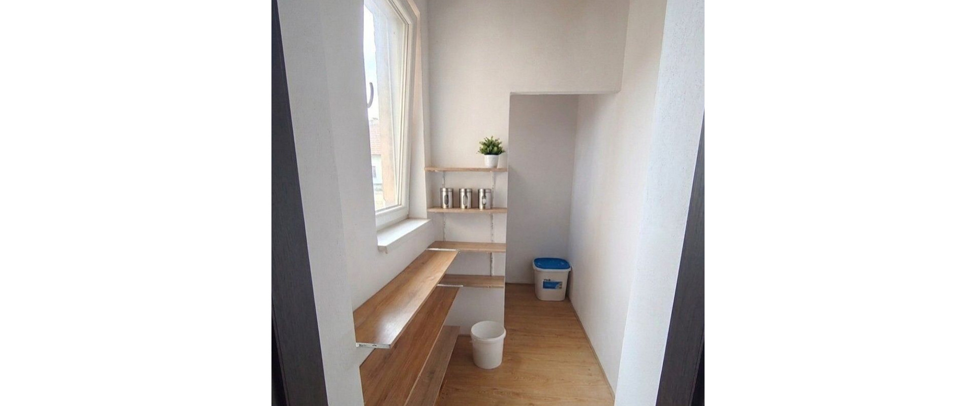 Na prenájom zariadený 2-izbový byt s balkónom na Vlčincoch.