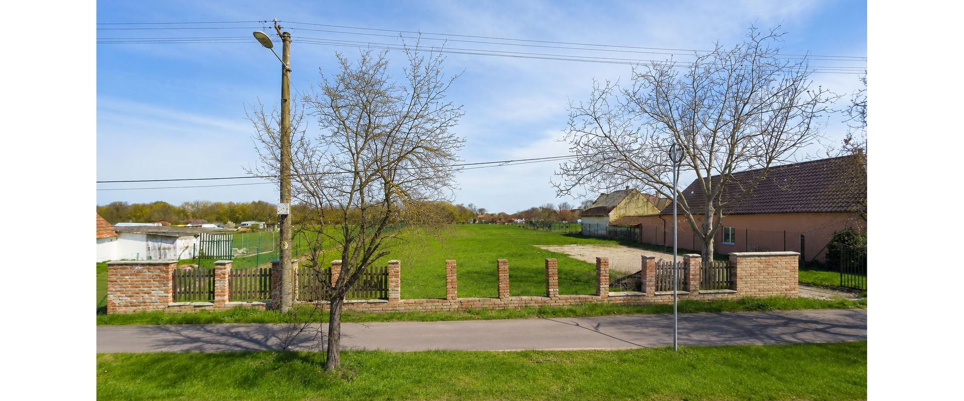 Rozľahlý stavebný pozemok v obci Rastislavice – 2 824 m²