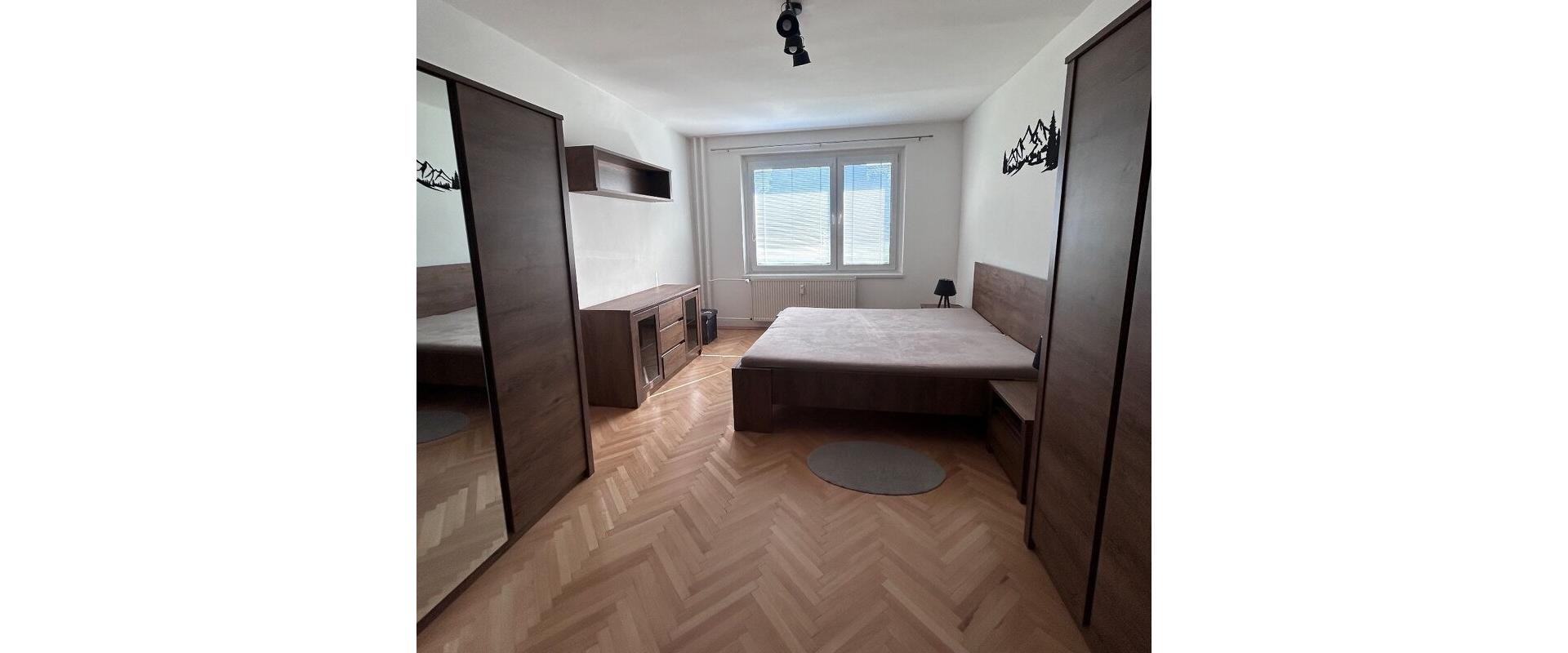Na prenájom veľmi vkusne a  moderne zariadený 3-izbový byt.