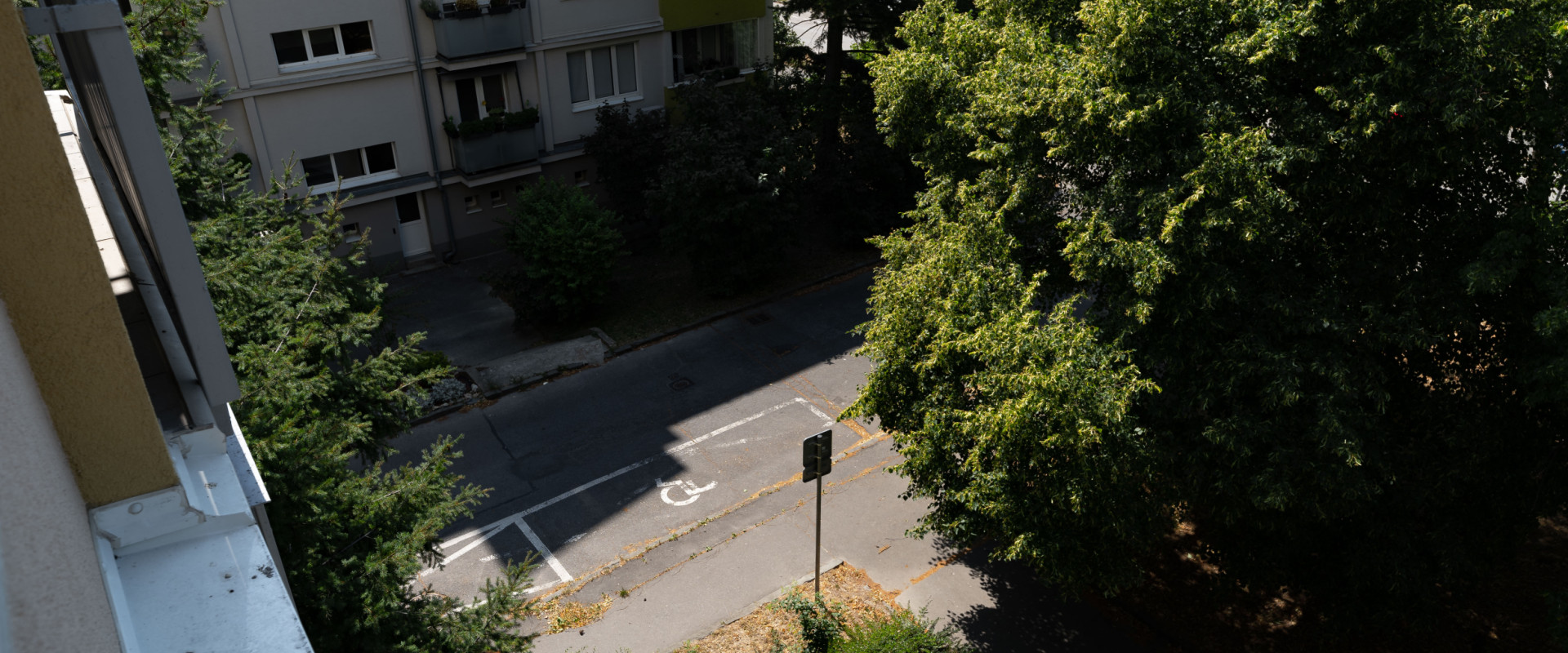 Menší kompletne zrekonštruovaný 3i byt + balkón + pivnica | Výhľad na zeleň zo všetkých izieb