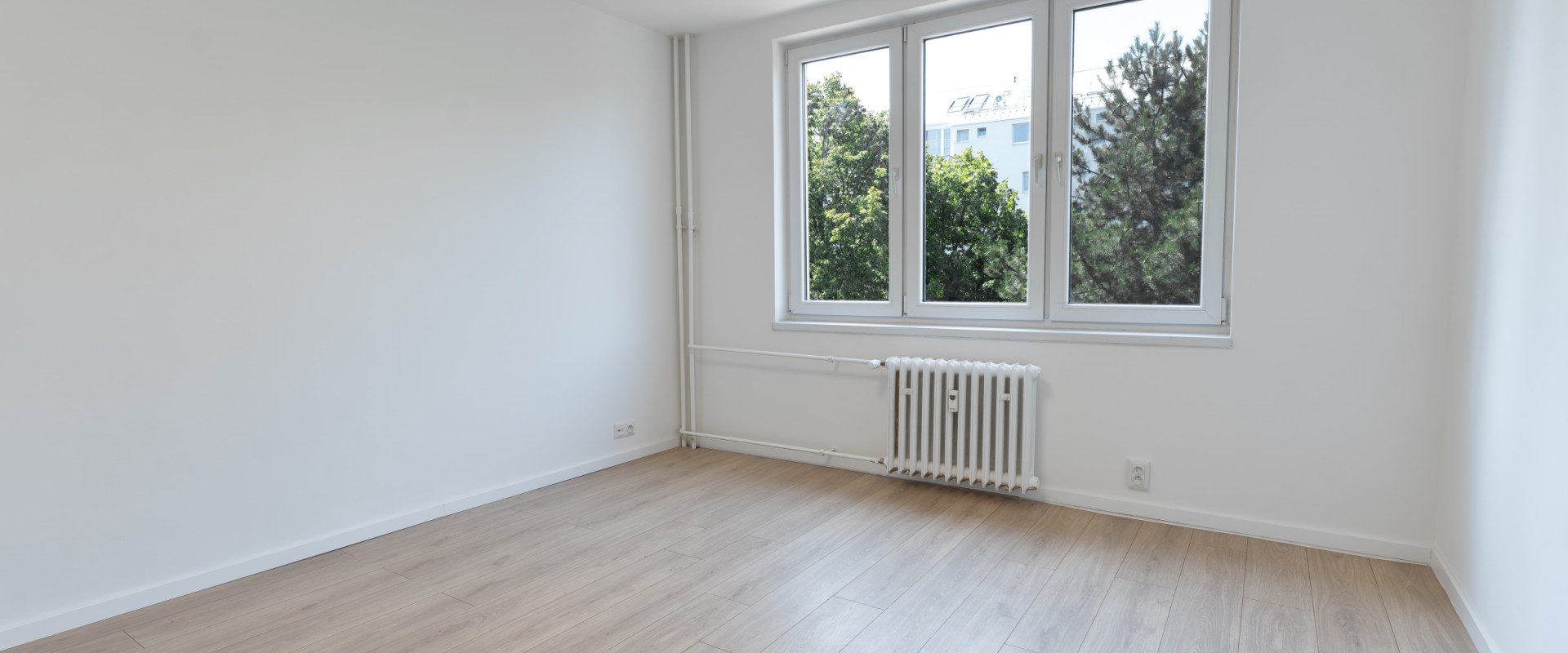 Menší kompletne zrekonštruovaný 3i byt + balkón + pivnica | Výhľad na zeleň zo všetkých izieb