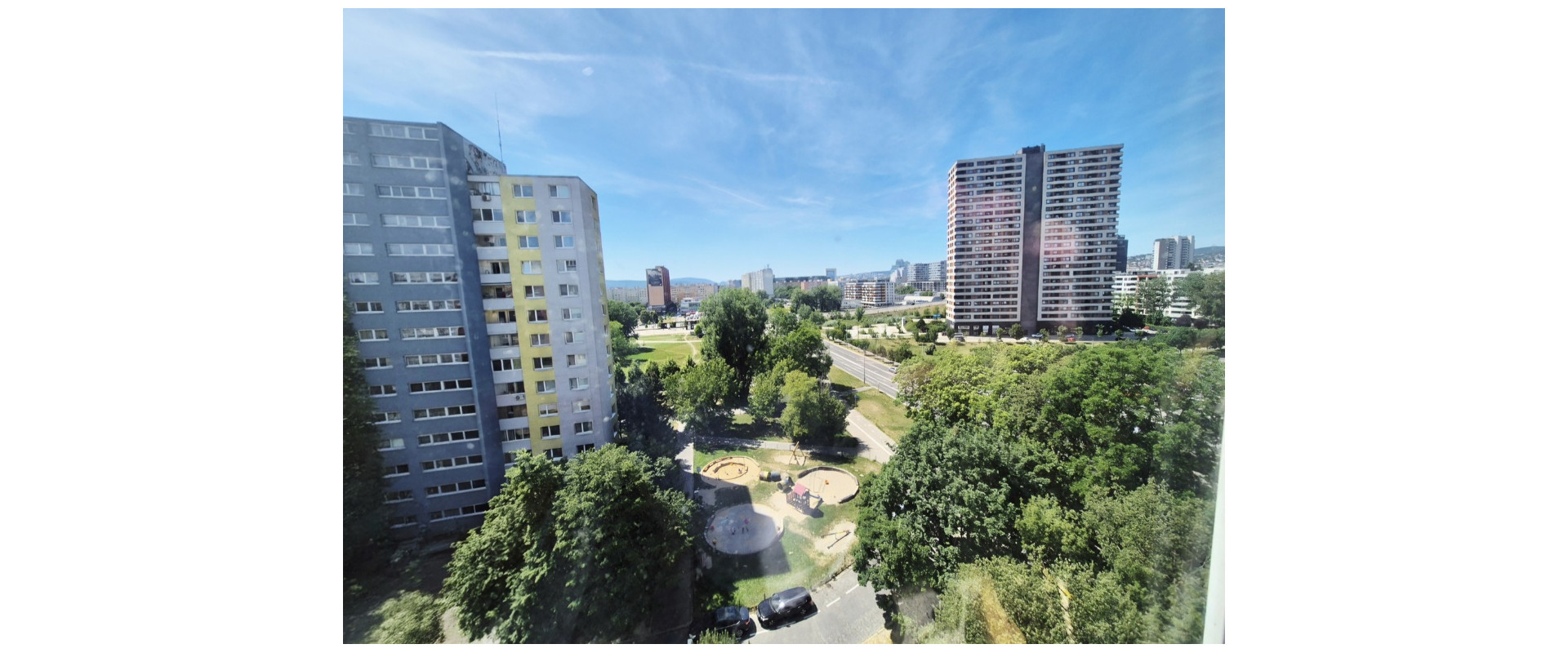 NA PREDAJ PRIESTRANNÝ 3-IZB.BYT+LOGGIA PREDNÁ ČASŤ PETRŽALKY