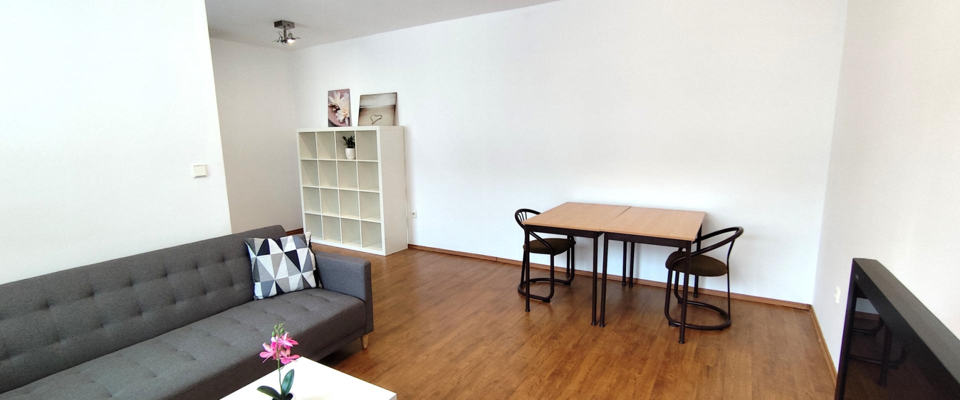 Priestranný 1-izbový apartmán | Tichá lokalita pri centre