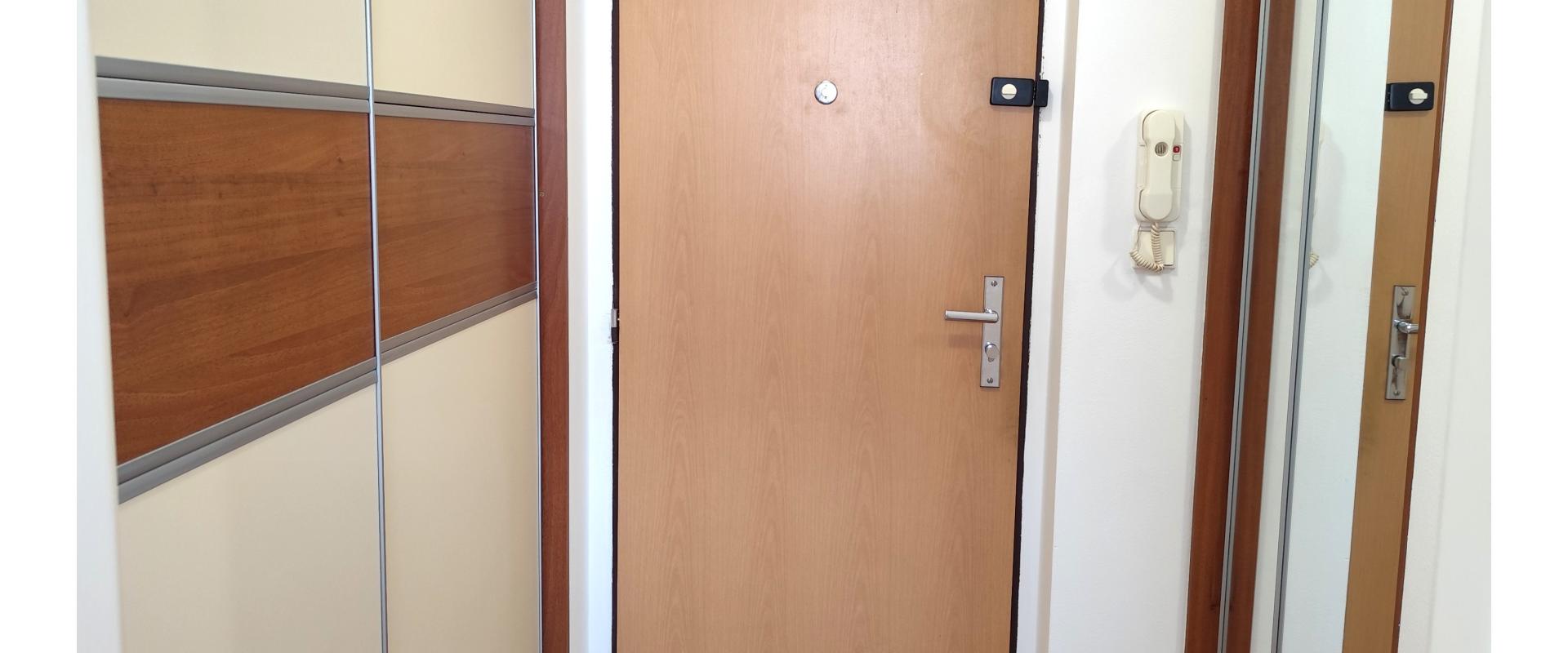 Priestranný 1-izbový apartmán | Tichá lokalita pri centre