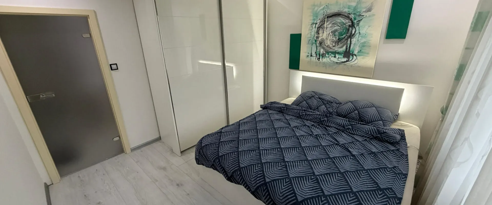 🔥 EXKLUZÍVNE NA PREDAJ: MODERNÝ 2-IZBOVÝ BYT V KOMÁRNE