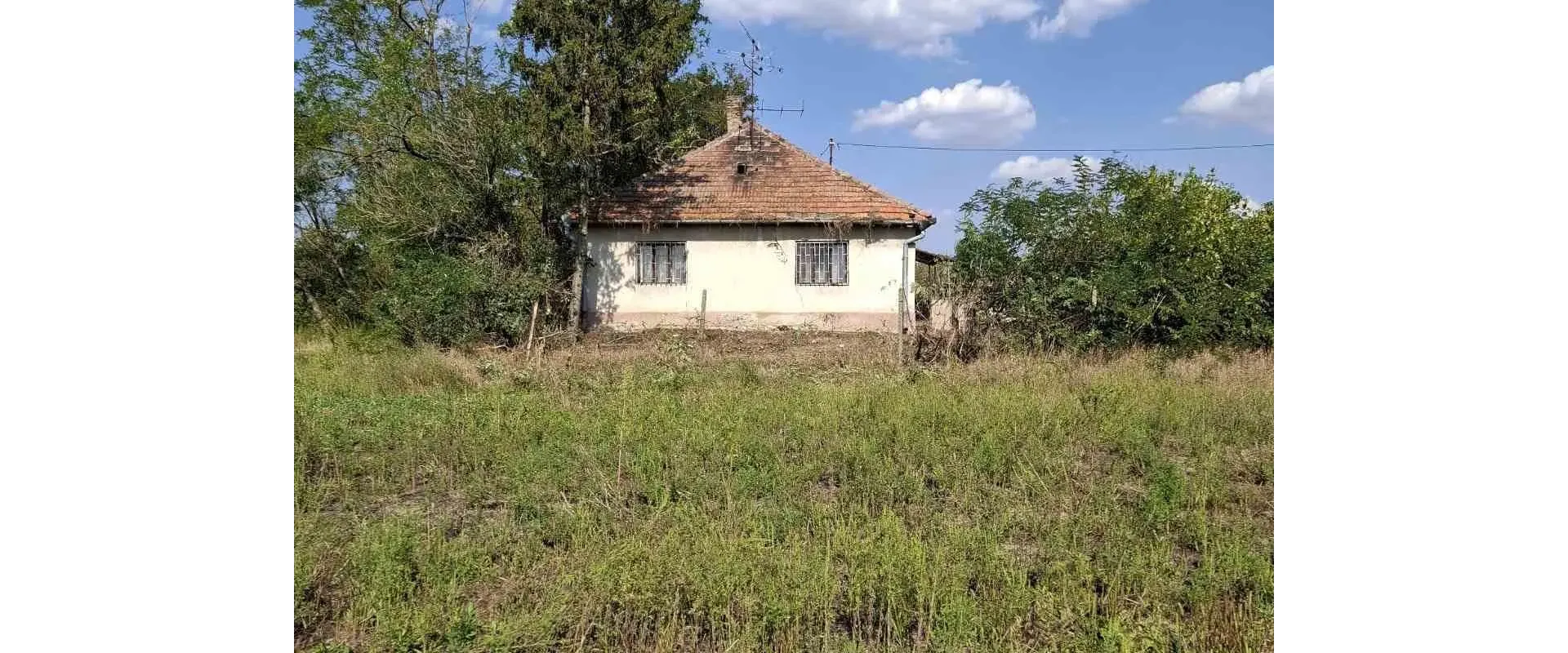 Pozemok s domom na samote s potenciálom farmy pri Komárne