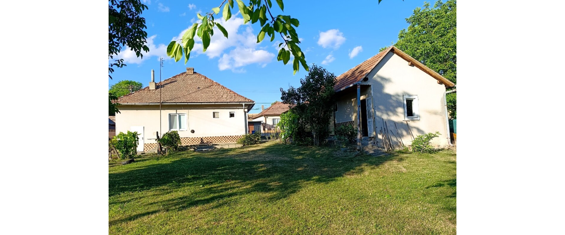 Na predaj udržiavaný rodinný dom s letnou kuchyňou v obci Svodín