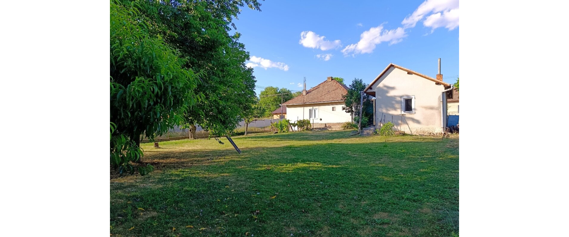 Na predaj udržiavaný rodinný dom s letnou kuchyňou v obci Svodín