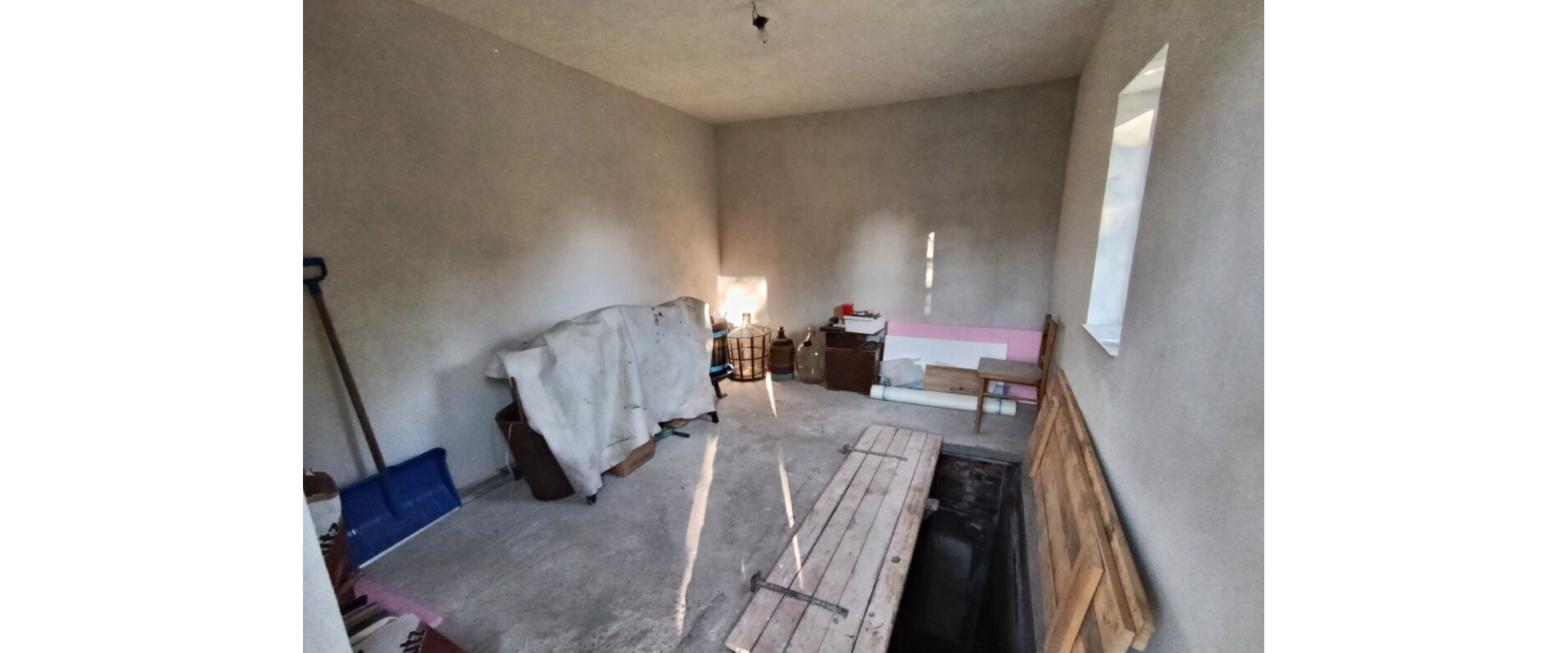 Na predaj udržiavaný rodinný dom s letnou kuchyňou v obci Svodín