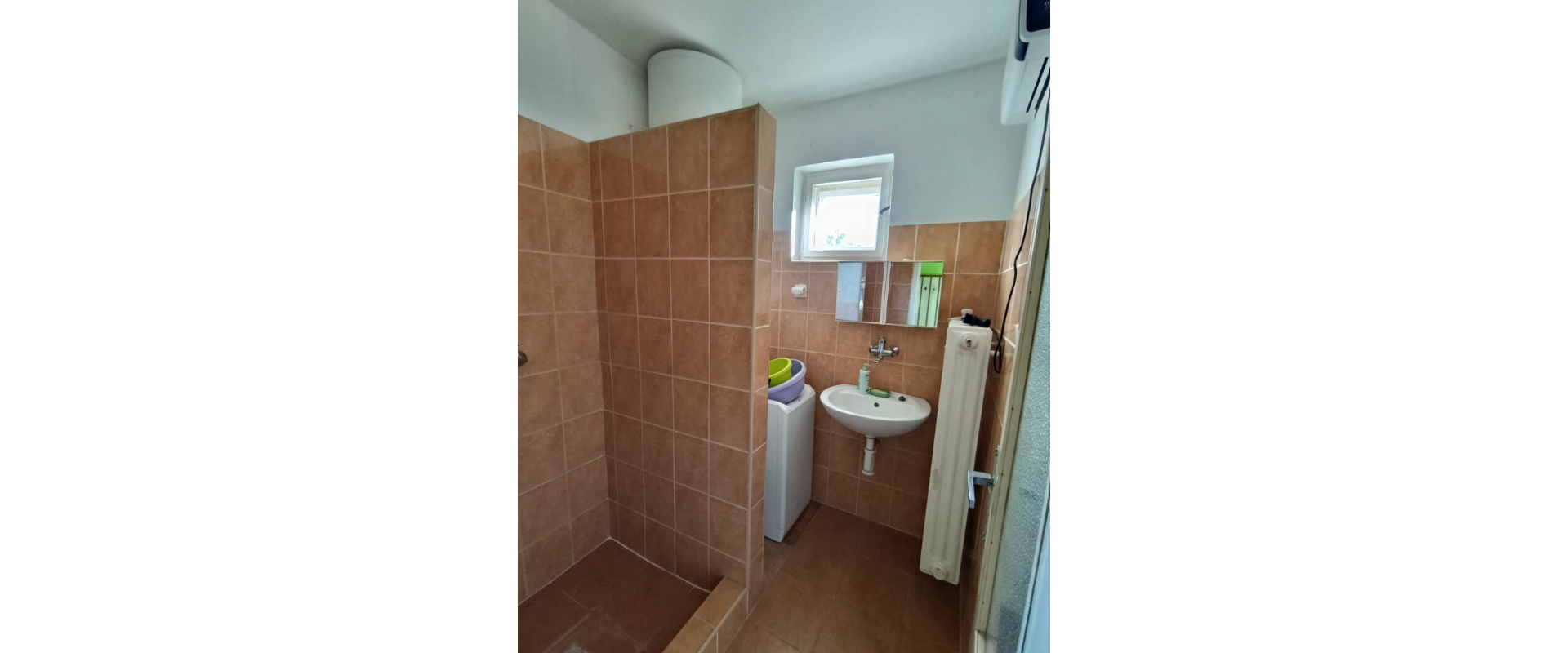 Na predaj udržiavaný rodinný dom s letnou kuchyňou v obci Svodín