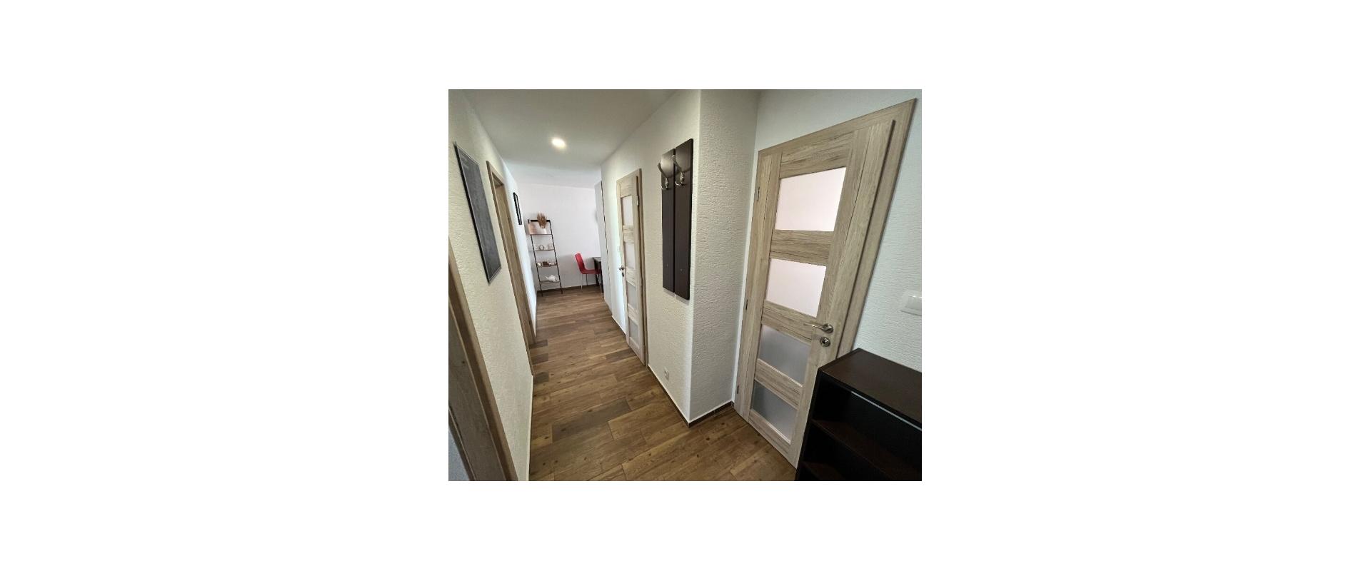 Na prenájom zrekonštruovaný 2-izbový byt s balkónom