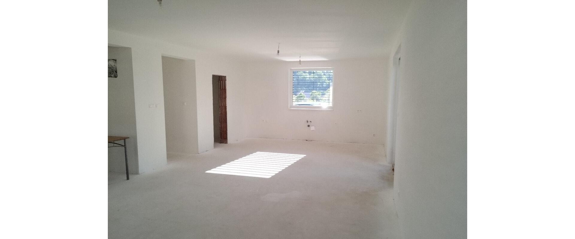 Moderný 4-izbový bungalov v obci Poluvsie iba kúsok od Žiliny.
