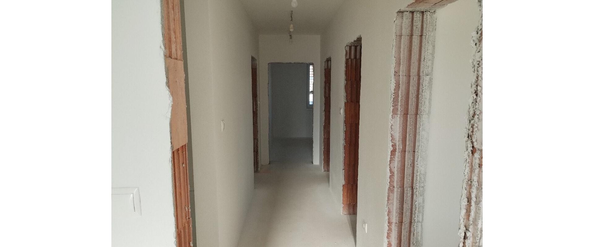 Moderný 4-izbový bungalov v obci Poluvsie iba kúsok od Žiliny.