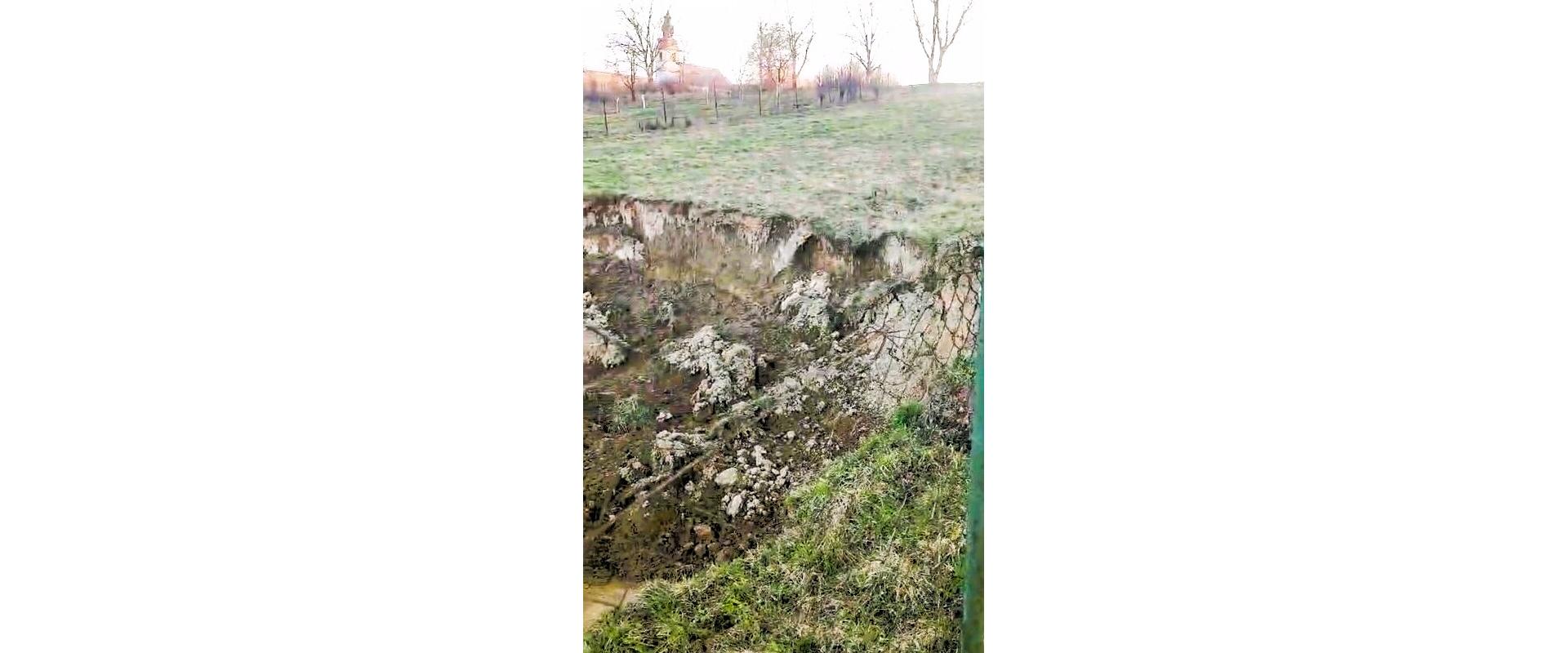 Na predaj stavebný pozemok - 2 050 m² v obci Karná – stavebné povolenie a projekt domu v cene.