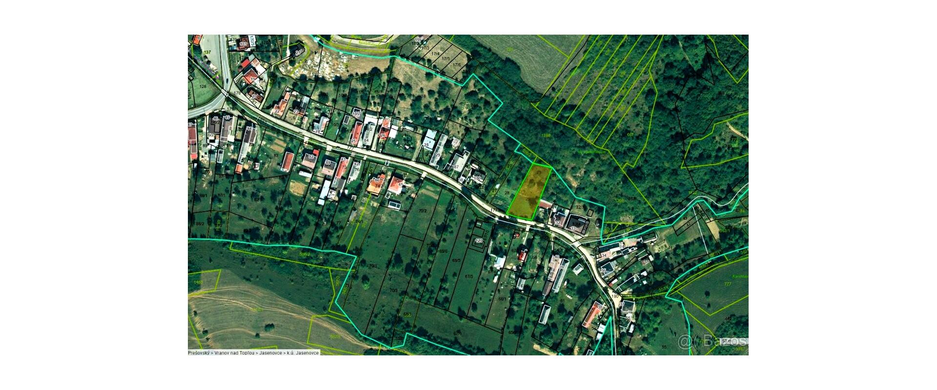 POZEMOK V OBJATÍ PRÍRODY – 1 348 m², JUŽNÁ ORIENTÁCIA, SÚKROMIE A DOMAŠA NA DOSAH