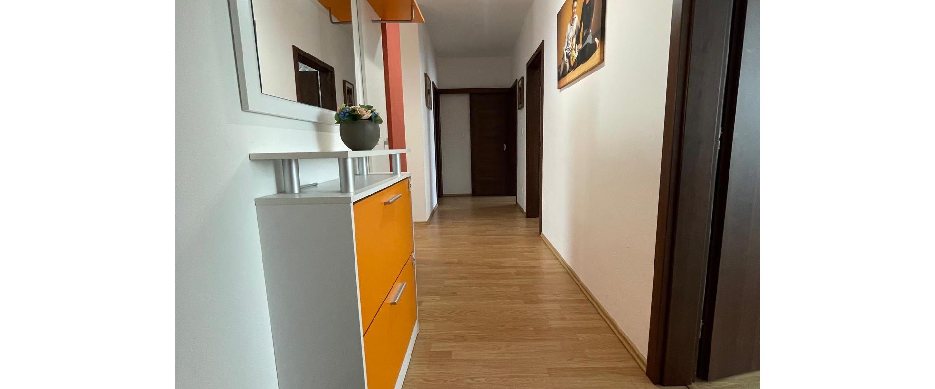 Nadštandardný 4-izbový byt s 2 garáž.státiami a šatníkom