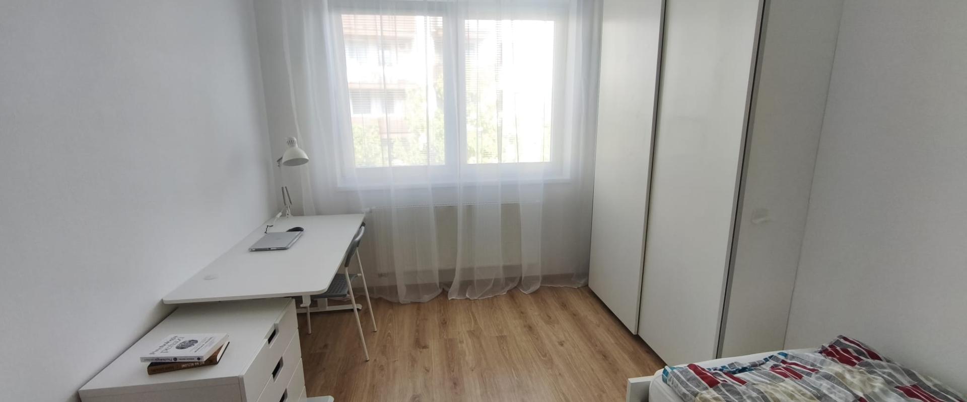 Nadštandardný 4-izbový byt s 2 garáž.státiami a šatníkom