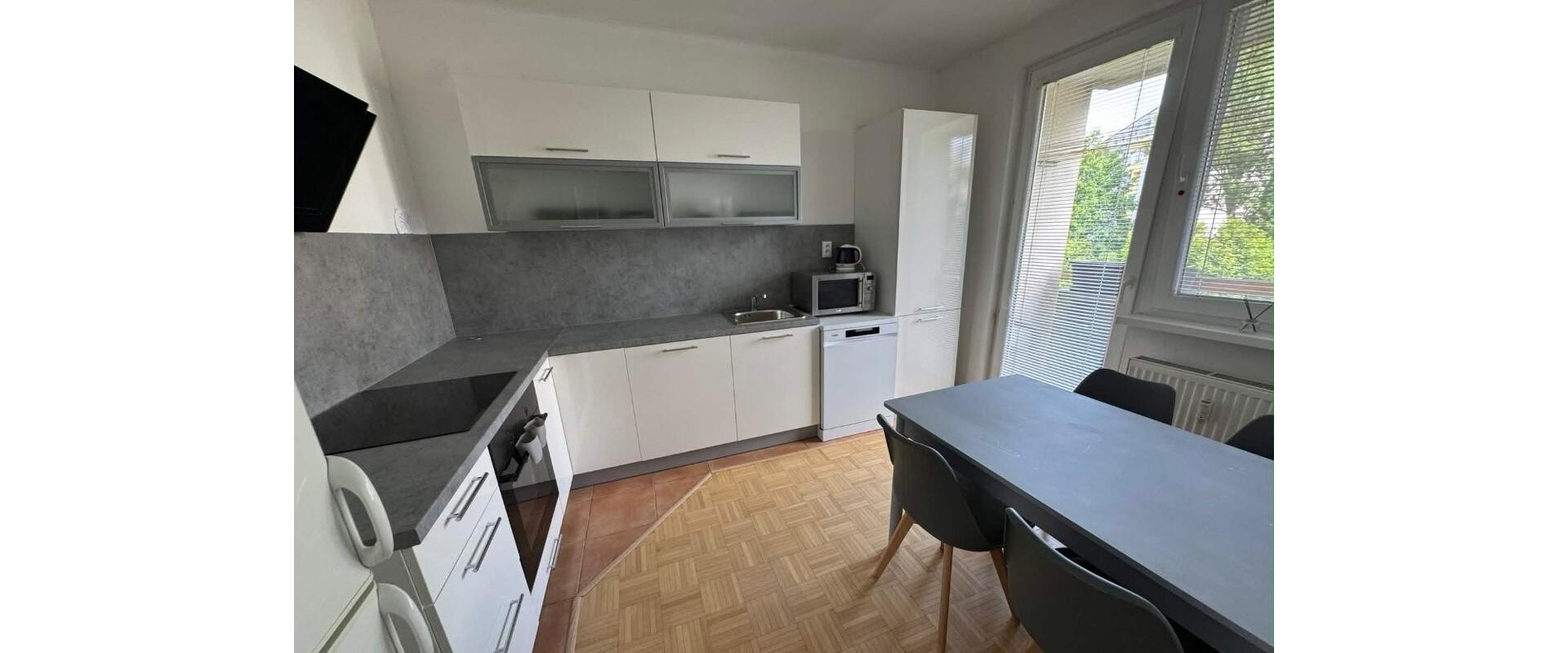 Prenájom: 5-izbový byt - 96 m² v obľúbenej lokalite Solinky.