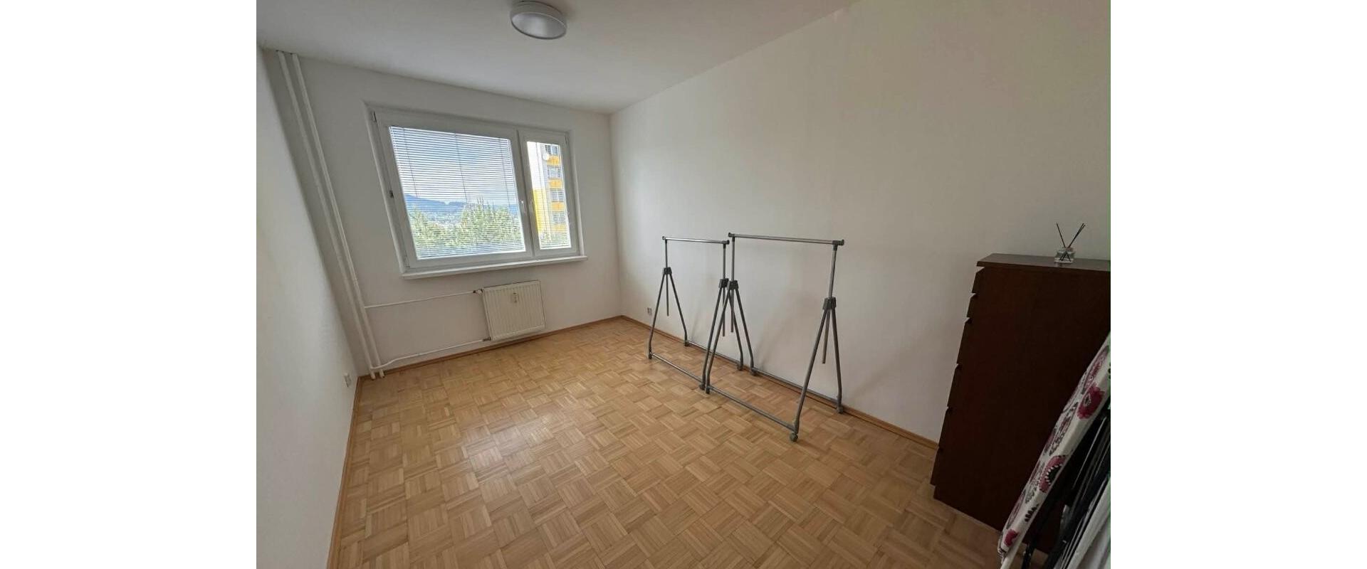 Prenájom: 5-izbový byt - 96 m² v obľúbenej lokalite Solinky.