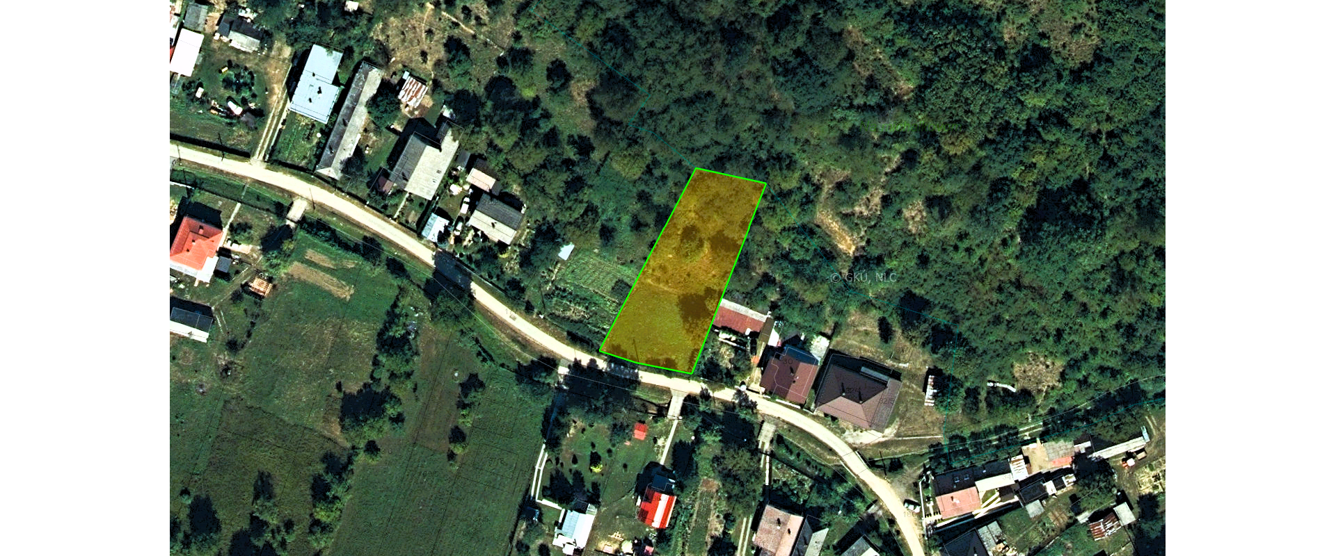 POZEMOK V OBJATÍ PRÍRODY – 1 348 m², JUŽNÁ ORIENTÁCIA, SÚKROMIE A DOMAŠA NA DOSAH