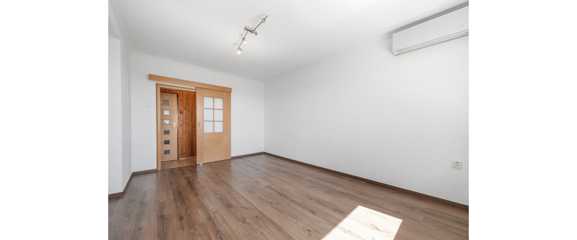 🔑NA PREDAJ 2-IZBOVÝ BYT + BALKÓN + PARKING, 56 M2, 194990 €