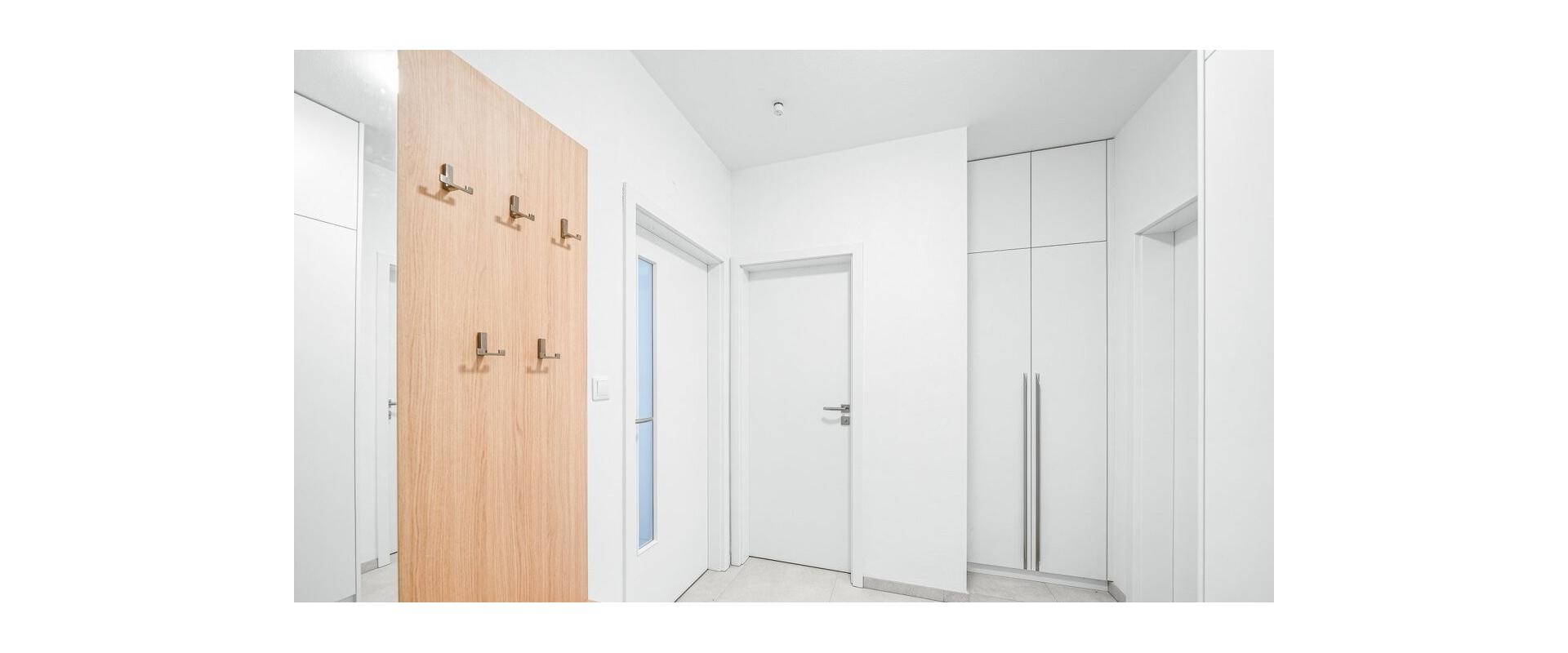 Na predaj: priestranný 2-izbový byt- 60 m² v Dolnom Hričove.