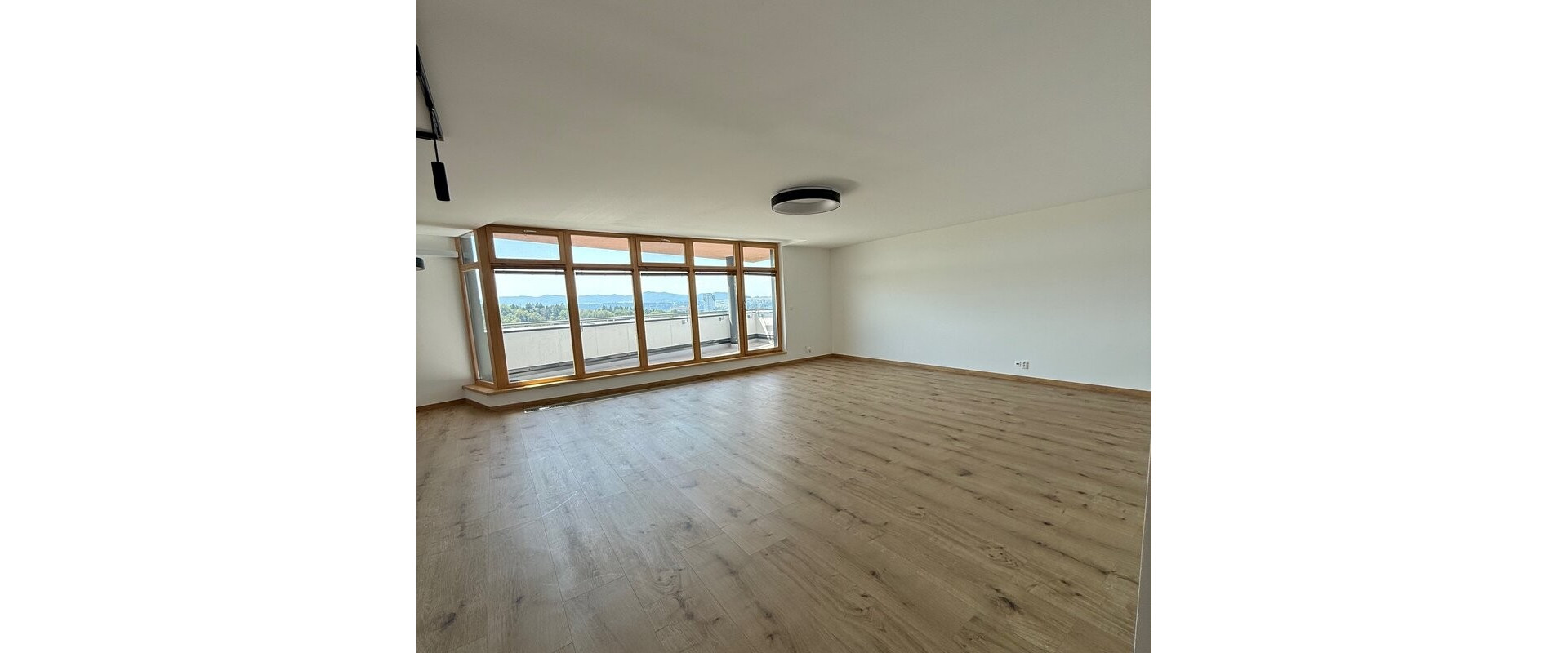 Na predaj výnimočný 4-izbový byt po rekonštrukcii 159,28 m².