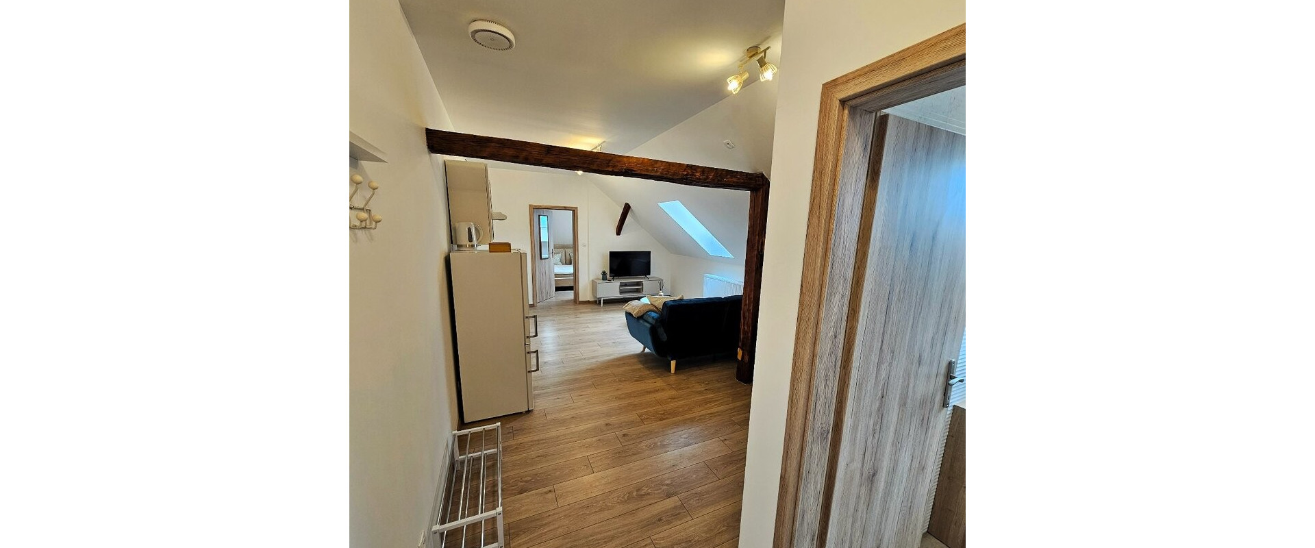 Štýlový komplet prerobený 2-izbový byt s dvorom - Priekopa