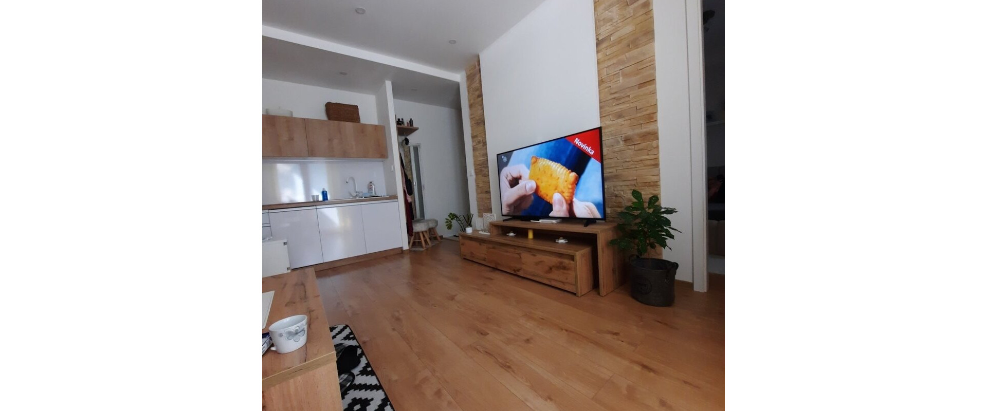 Prenájom zrekonštruovaného 1,5 izbového bytu blízko centra