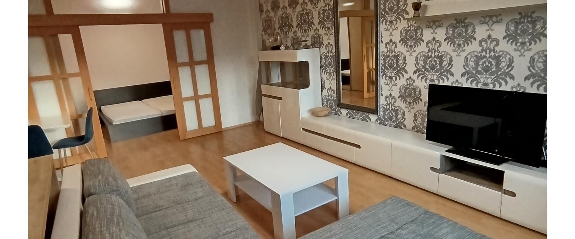 Priestranný a zariadený 3-izbový byt na predaj – Jahodníky