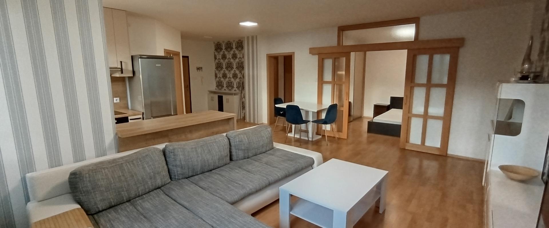 Priestranný a zariadený 3-izbový byt na predaj – Jahodníky