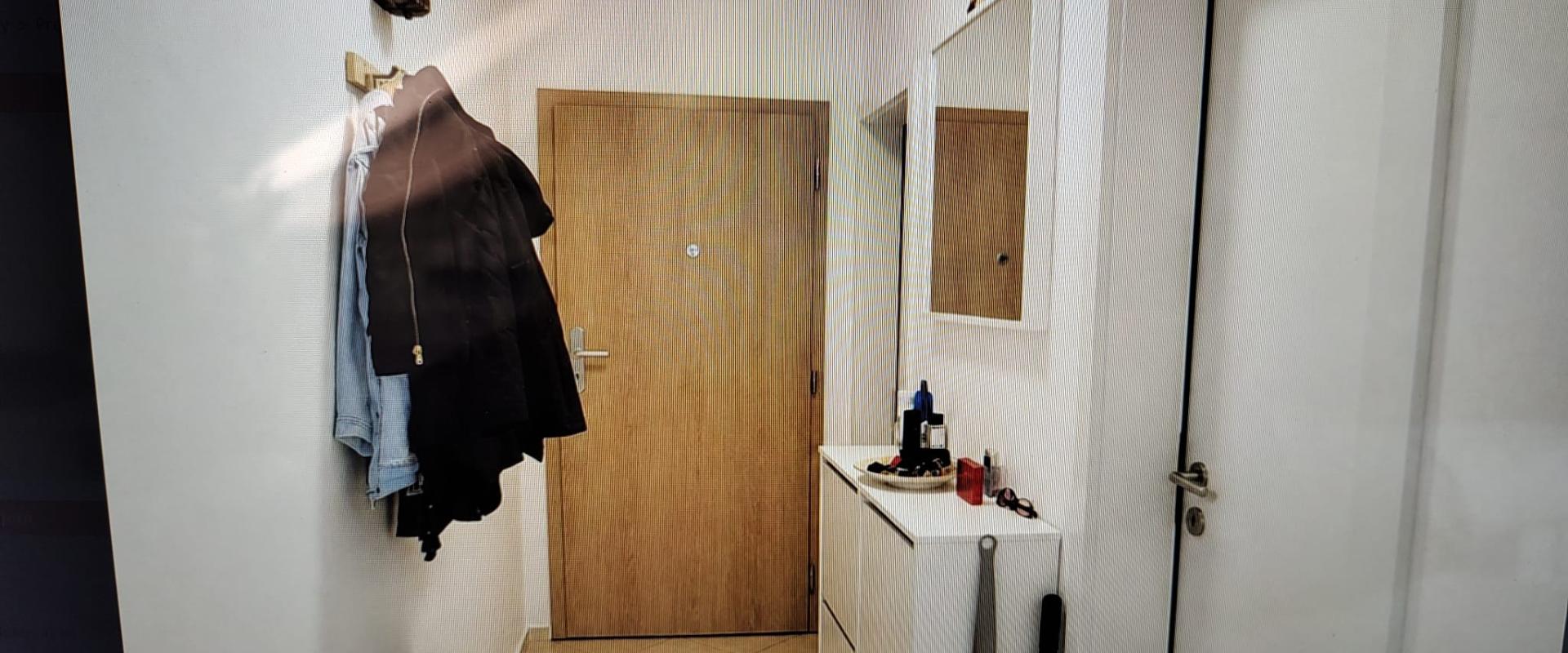 Prenájom: moderný 3-izbový byt s balkónom a garážovým státím.