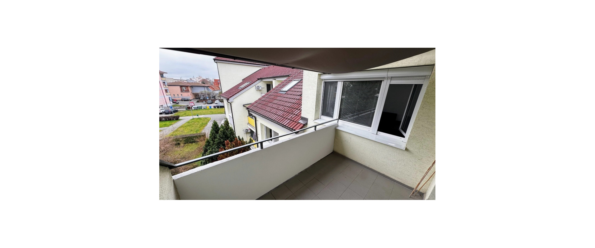 Priestranný 4-izbový byt po rekonštrukcii v centre Malaciek