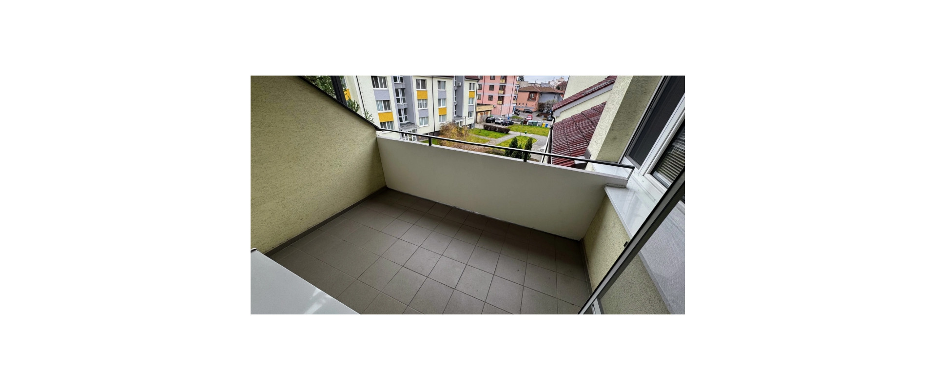 Priestranný 4-izbový byt po rekonštrukcii v centre Malaciek