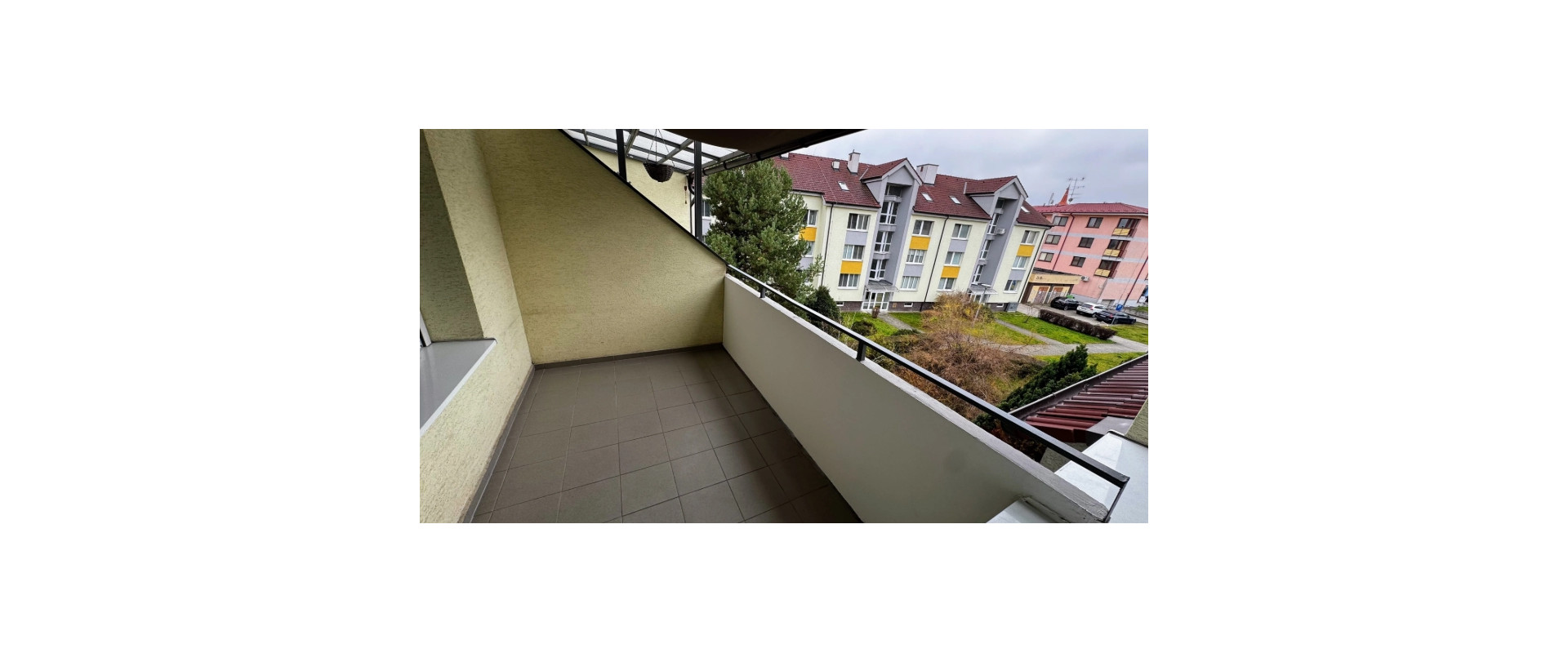 Priestranný 4-izbový byt po rekonštrukcii v centre Malaciek