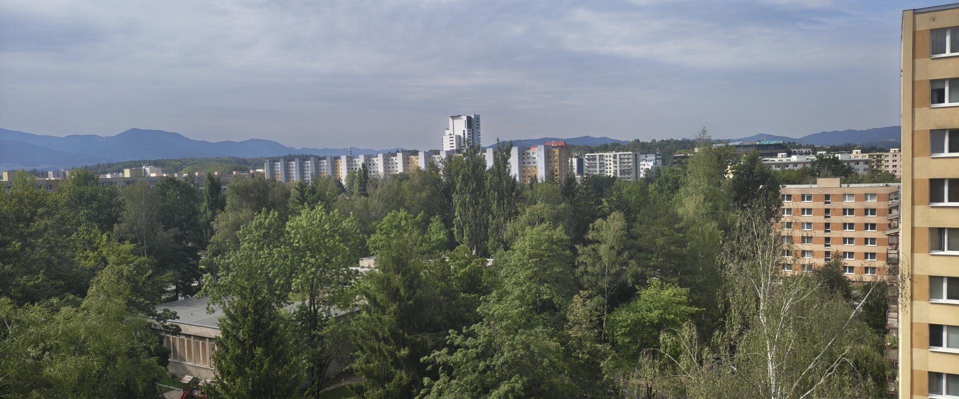 Na predaj: PRIESTRANNÝ A SVETLÝ 3-IZBOVÝ BYT S DVOMA BALKÓNMI