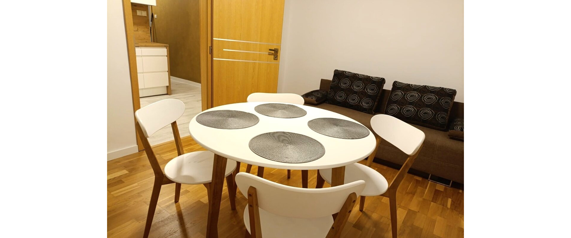 Priestranný 2,5-izbový byt s balkónom a klimatizáciou