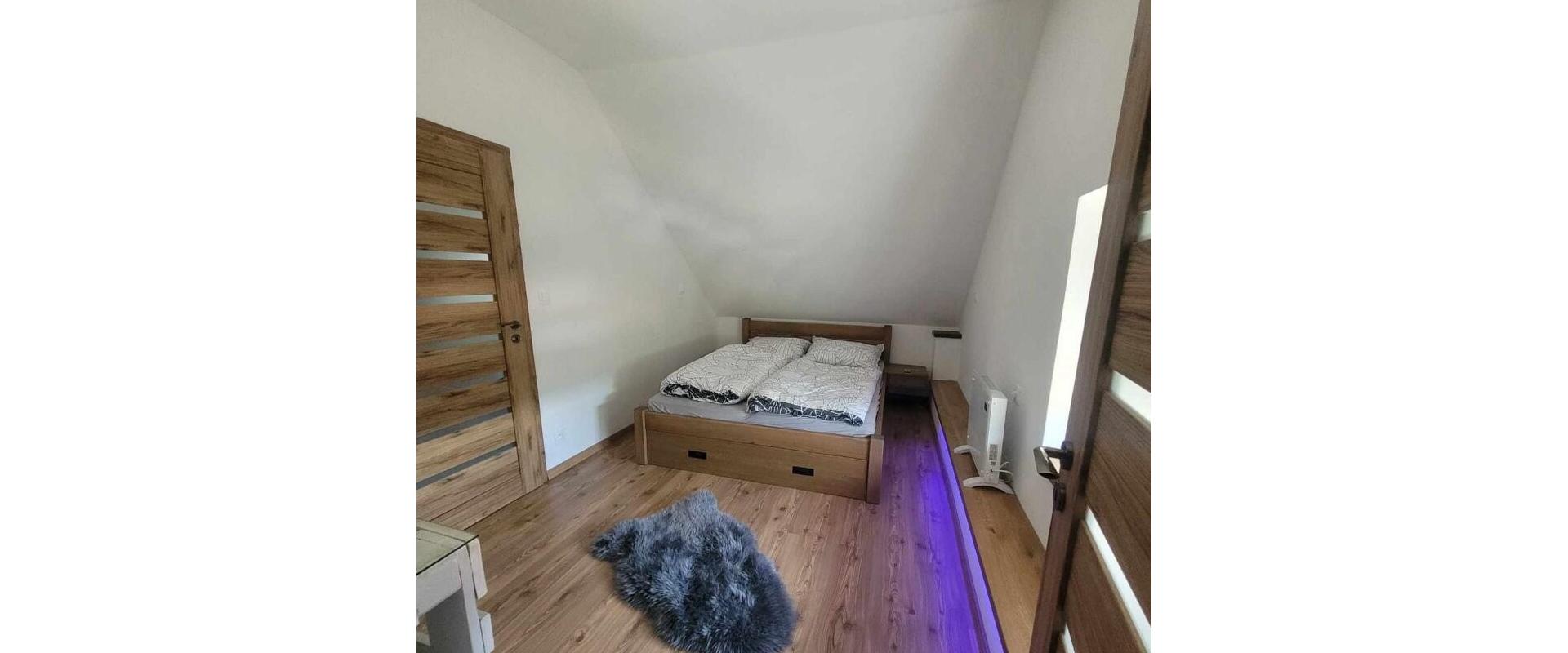 Nový 2-izbový podkrovný byt s terasou a parkovaním – Sučany