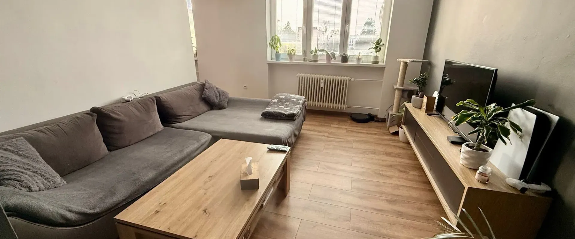 Priestranný 2-izbový byt s veľkou pivnicou (17 m²) – Podháj