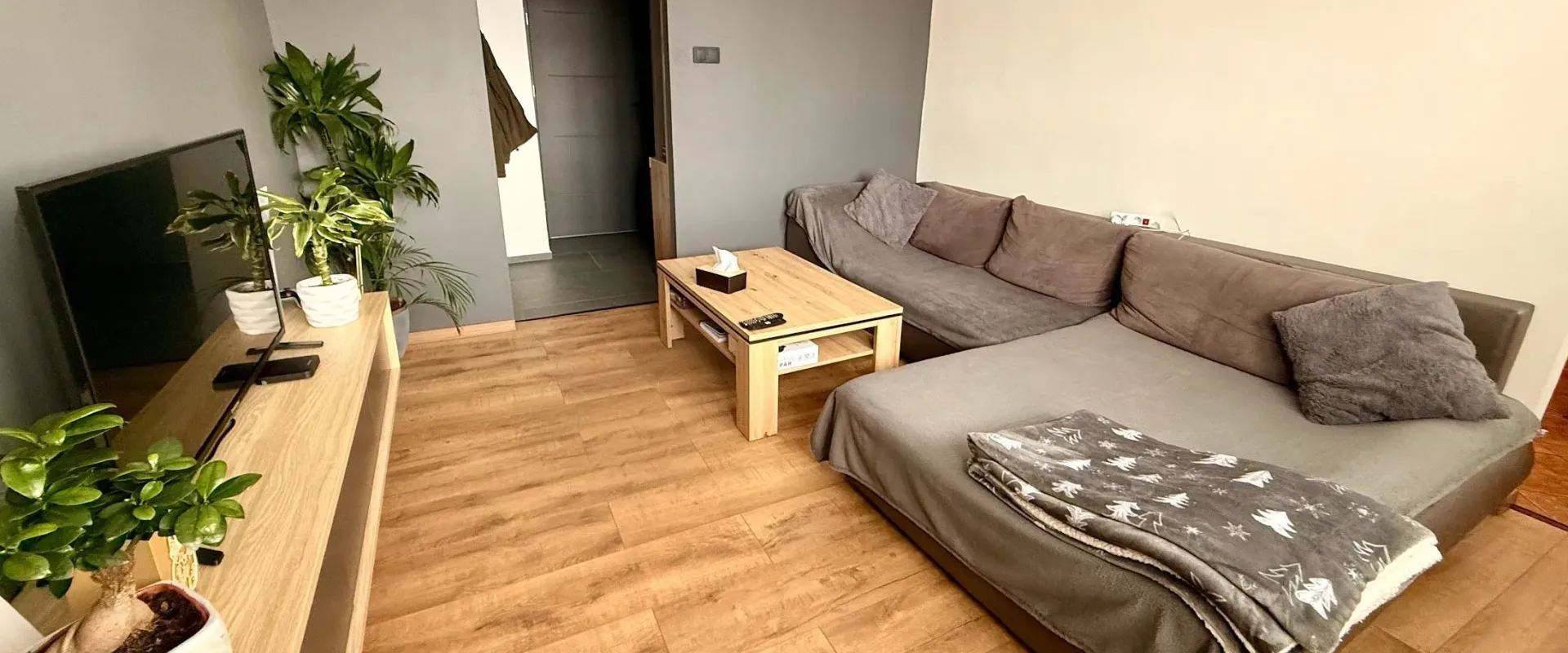 Priestranný 2-izbový byt s veľkou pivnicou (17 m²) – Podháj