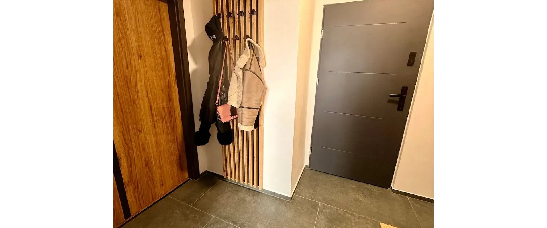 Priestranný 2-izbový byt s veľkou pivnicou (17 m²) – Podháj