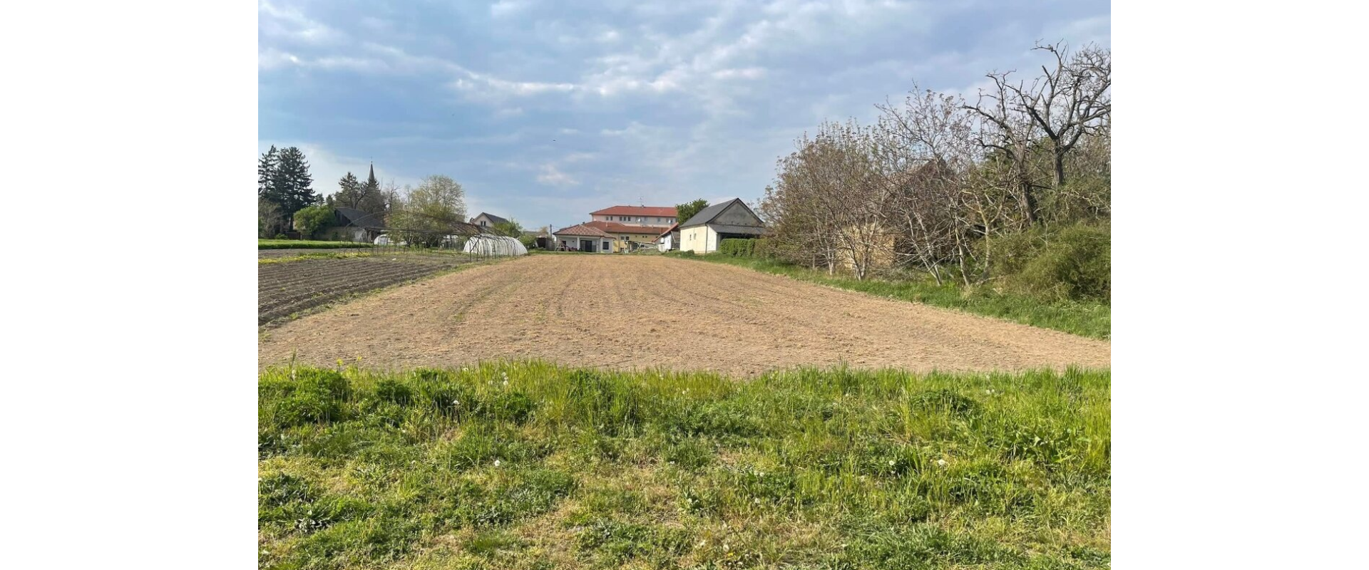 Na predaj slnečný stavebný pozemok v obci Žihárec