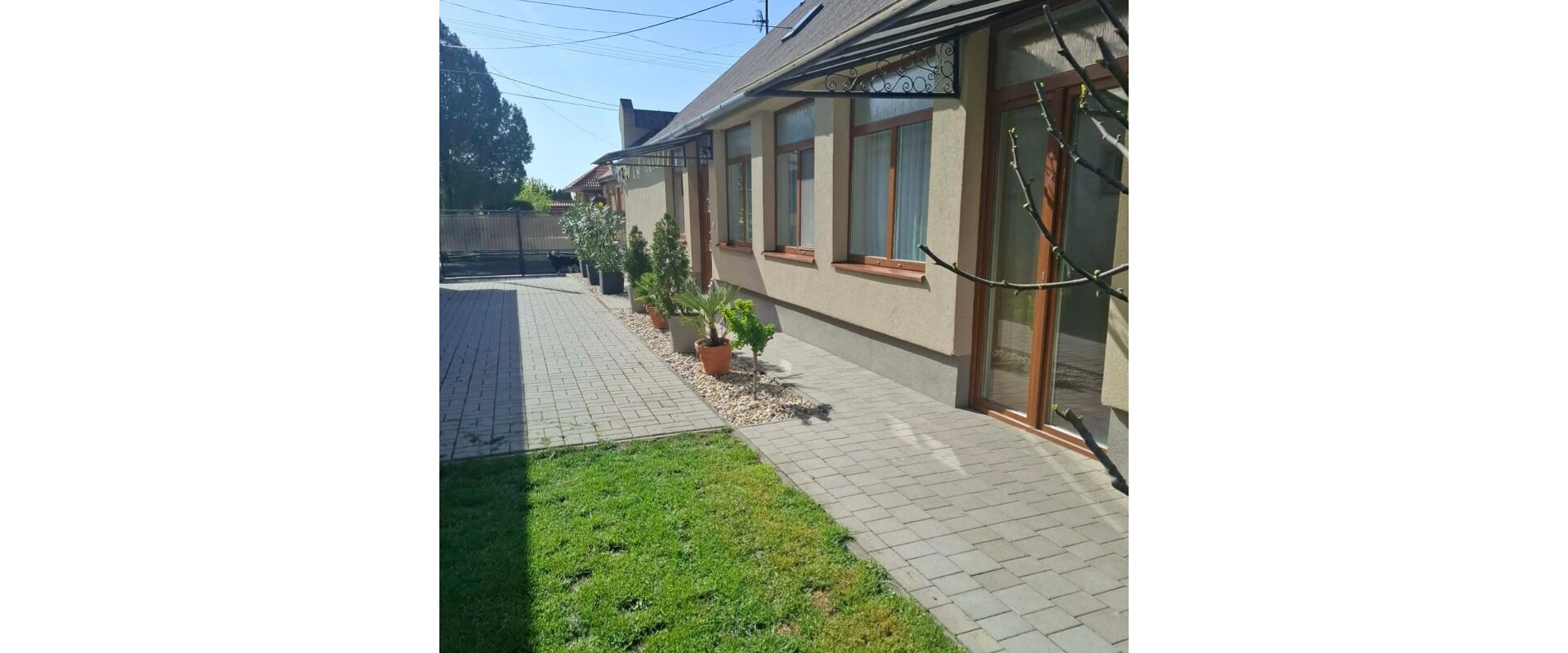 TOP! Rodinný dom s bazénom a výrivkou 40 min od Bratislavy
