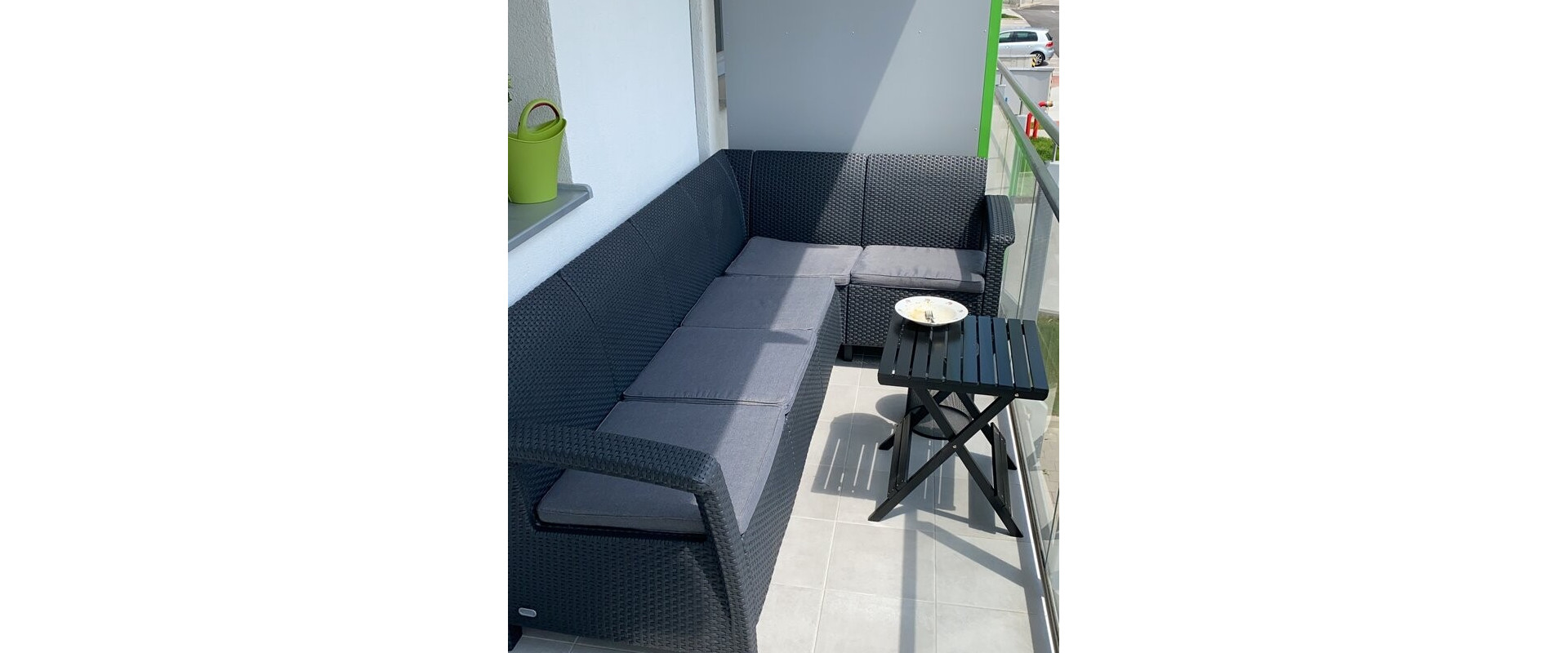 Moderne zariadený 2-izbový byt s balkónom a parkovaním