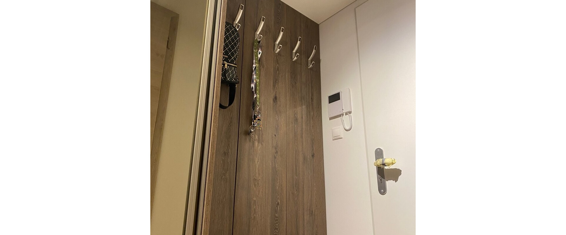 Moderne zariadený 2-izbový byt s balkónom a parkovaním